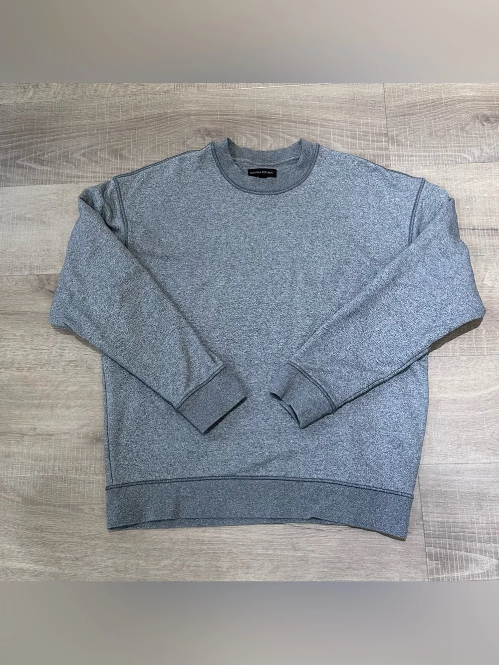 Banana Republic Men’s Gray Crewneck Sweatshirt